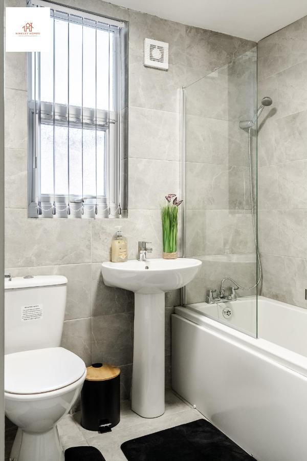 Immaculate 4 Bed In Liverpool By Hinkley Homes Short Lets & Serviced Accommodation Exterior photo
